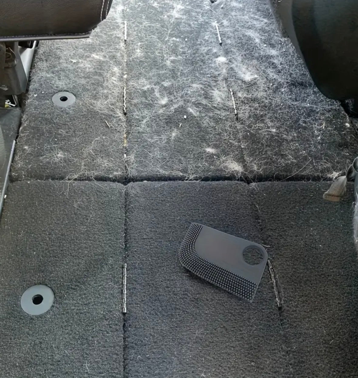 🧼 Silikonski odstranjevalec dlak za preproge in avto sedeže