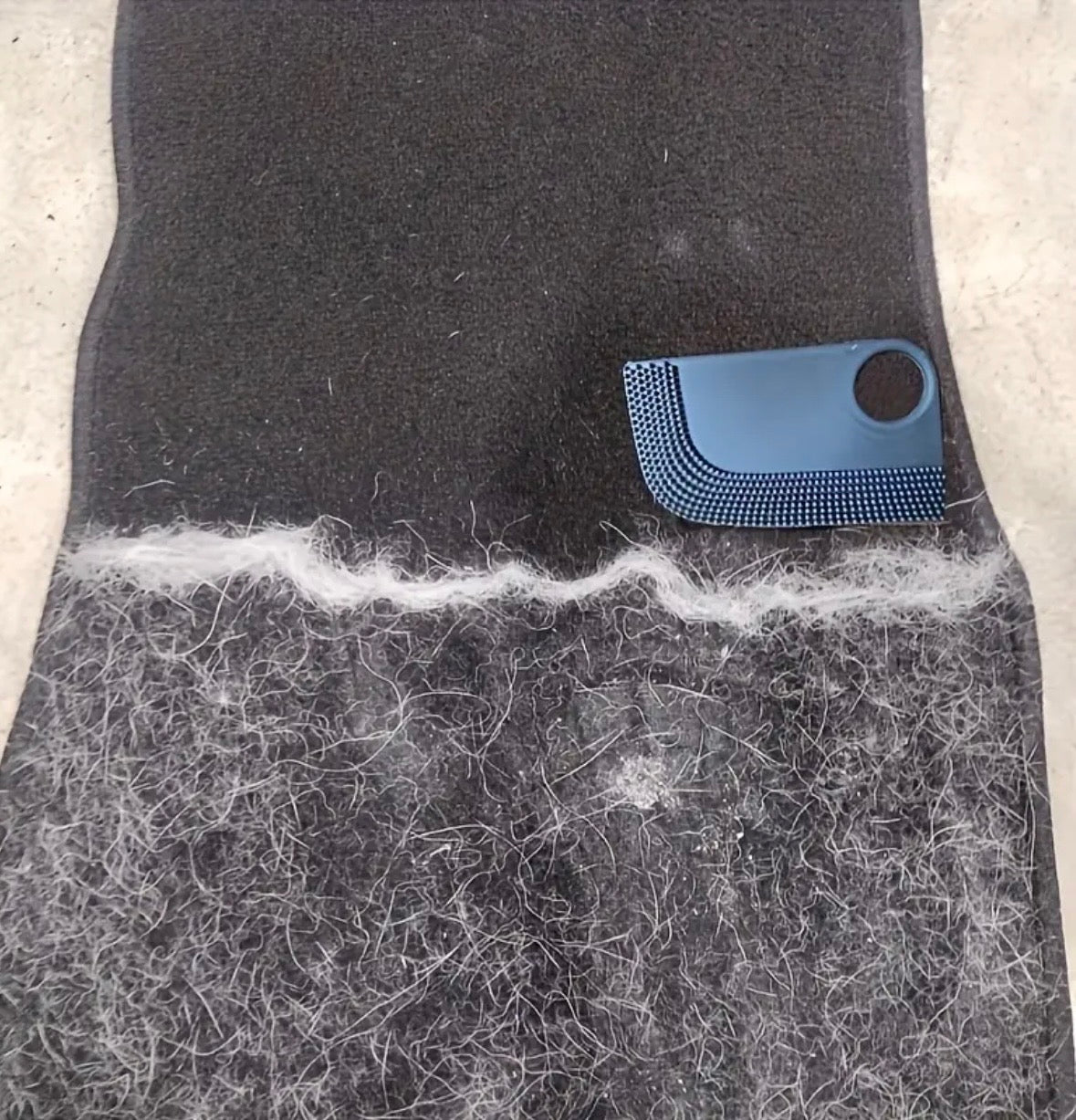 🧼 Silikonski odstranjevalec dlak za preproge in avto sedeže